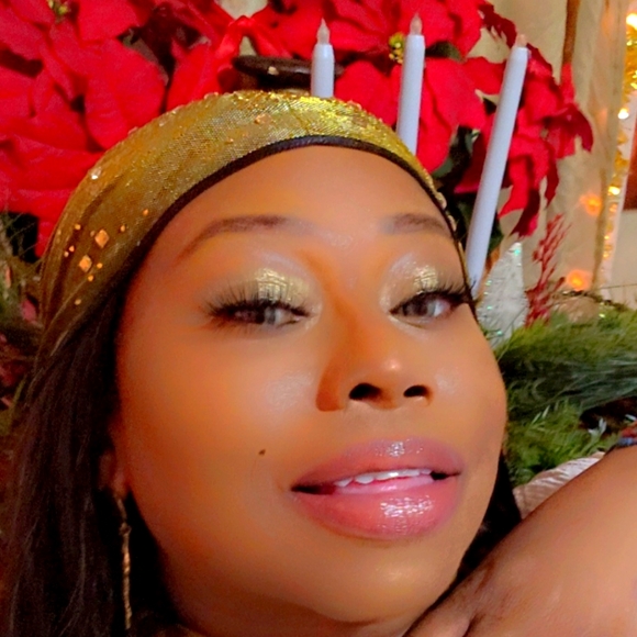 Meet your Posher, Chanel - Picture 1 of 1